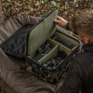Avid Carp Stormshield Pro Tech Pack - XL
