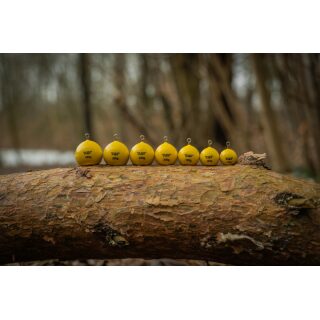 Black Cat Cat Ball gelb